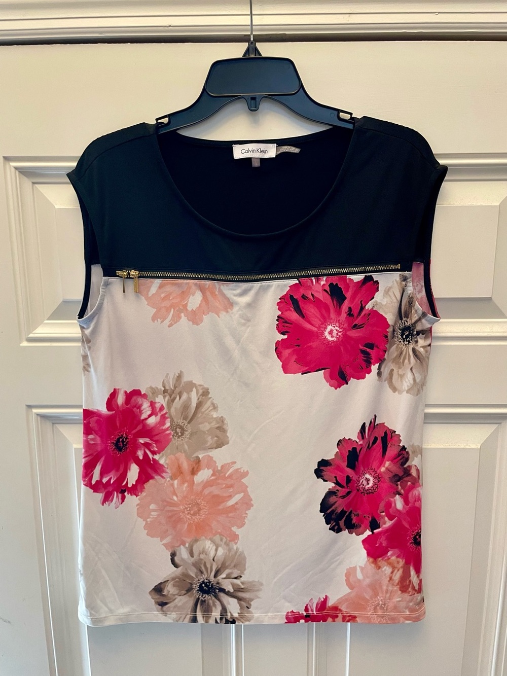 Calvin Klein Women's Black & Floral Zip-Accent Top size Large